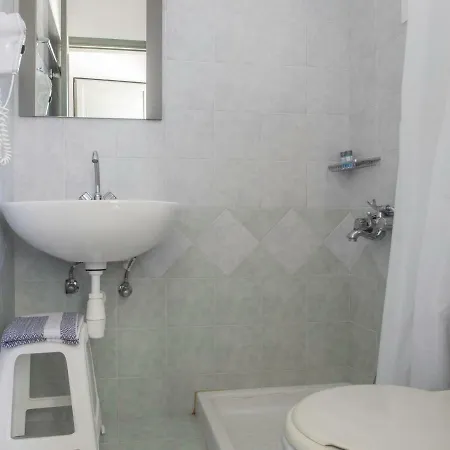Syros 3*